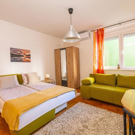 Ferienwohnung Mina Penthouse Novi Sad Exterior foto