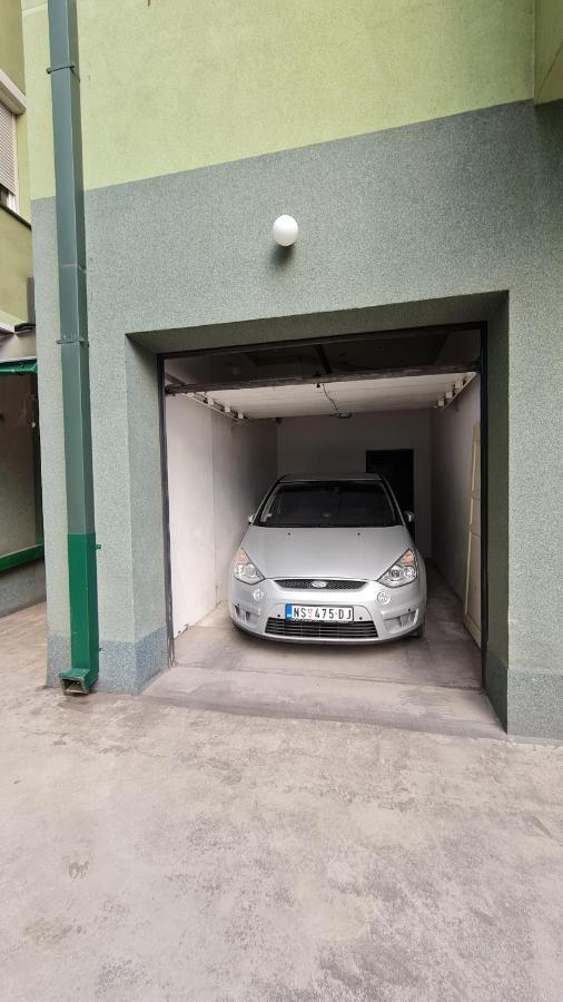 Ferienwohnung Mina Penthouse Novi Sad Exterior foto